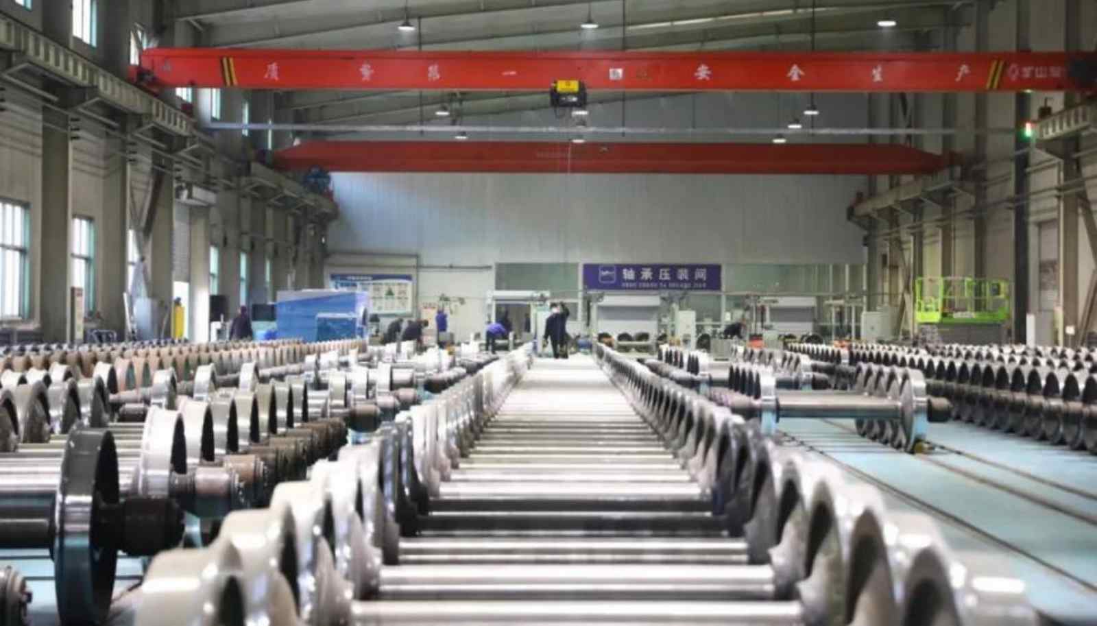 ट्रेनें स्टील के पहियों का उपयोग क्यों करती हैं जबकि कारें रबर के टायर का उपयोग करती हैं?